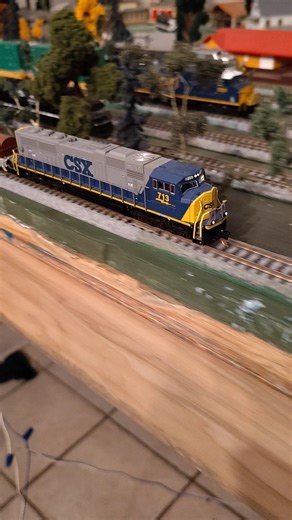 Kato N SD70M - CSX #713 - Old Body On A New Chassis!!
