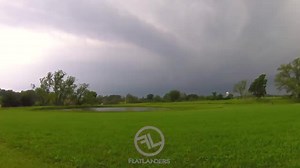 2019年5月28日堪萨斯州linwood雨幕EF4龙卷内部视频