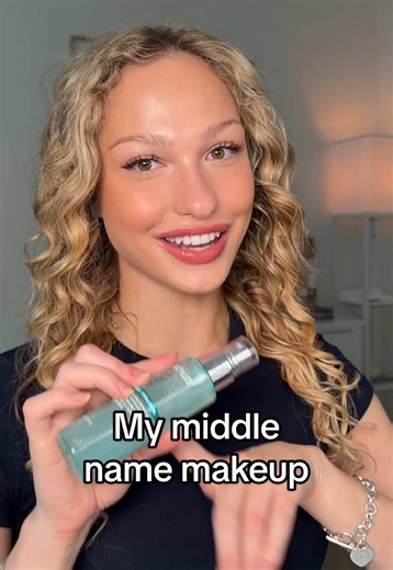 My middle name makeup using @anua_global blue dewy spray to give my makeup extra glow with every layer 😍 you can get the mist for under $16 right now ! Link is in my bio #anuapartner #bluedewyspray #anua #kendalljenner #kendallspray
