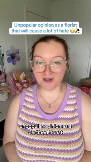 Unpopular opinions: Silk flowers often win for weddings in any weather 🌸❄️🔥 any occasion. Real flowers average $2,700, $6,300. Way more for out-of-season/exotics. Extreme weather? Heat, humidity or freezing cold can wilt or brown them fast or any occasion where you’re beautiful wedding will be. Thousands gone in under an hour for outdoors 😩 Silk perks: No wilting in heat, humidity, or cold Always in season including any color, Allergy-free. Keepsake magic! Lasting beauty, no stress! What’s yo