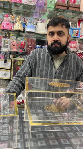 Elegant Acrylic Gift Box Available Now