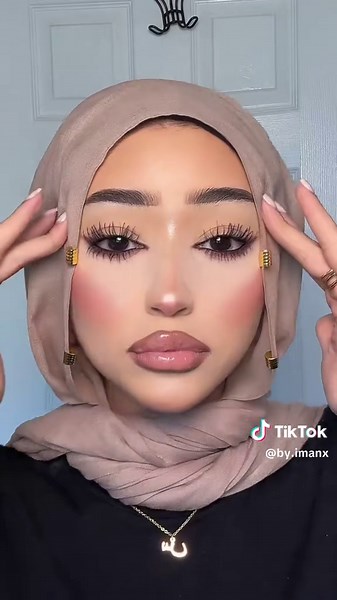 Eye Care Routine: Weekly Eye Cleansing Tips