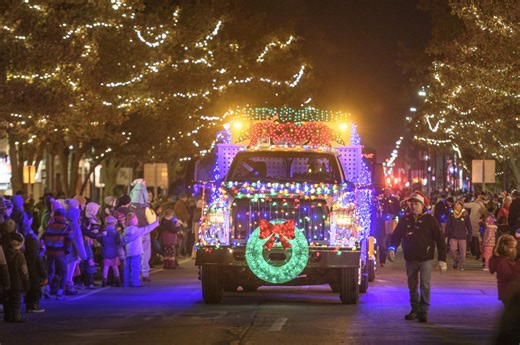 Annual tree lighting, light parade kicks off holiday season in Traverse City