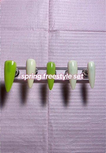 had one (1) day over 35 degrees and I had the desire to do a spring set to practice 3D gel :) #pressonnailbusiness #pressonnails #spring #springnails #springnailinspo #nailinspo