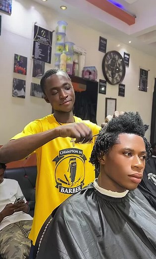 Finger Twist Hairstyle: Trendy Men's and Women's Hairstyle Guide