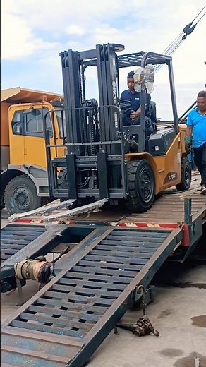 How to Safely Unload a Forklift from Truck | Step by Step Forklift Unloading Process