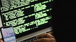 首例！AI騙徒用一方法 騙走跨國公司8億｜東森新聞