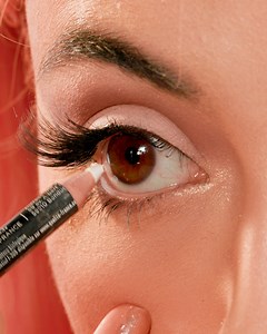 Desde ojos smokey hasta labios con un brillo extra, ¡estos looks son perfectos para una noche de citas! ✨ | Beauty Studio Español