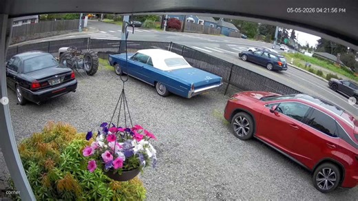 Burglary suspect caught after crashing SUV during Clackamas County pursuit