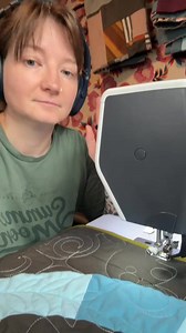 A very simple hack to patchwork quilting with small squares! #Juki #JukiSewing #quilting #quiltedbag #sewing #bagmaking #sewzipper #babylock #babylockbrilliant #babylockvictory #serger #babylockserger #jukiTL #catzipperpouch #zipperpouch | Sharon Green