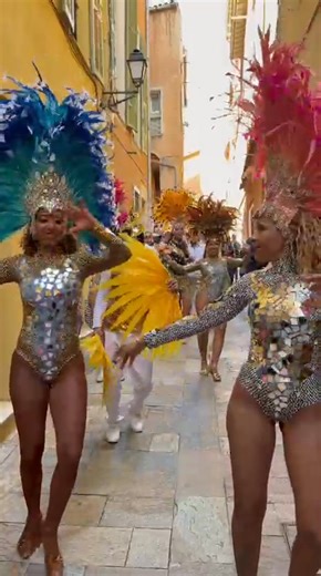 🌸🌼 Le Combat Naval Fleuri se poursuit dans la vieille-ville 🥰 | Ville de Villefranche-sur-Mer