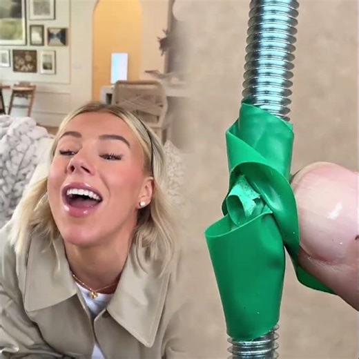 I always love hosting play dates with my sad beige mom friend who steals our LeapFrog toy!!👹 #