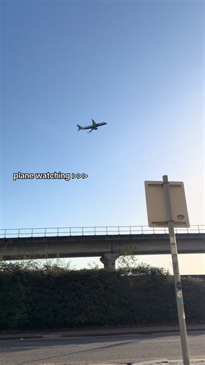 felt like my #transition was cool idk about yall 🤪 #londoncity #plane #planespotting #aeroplane