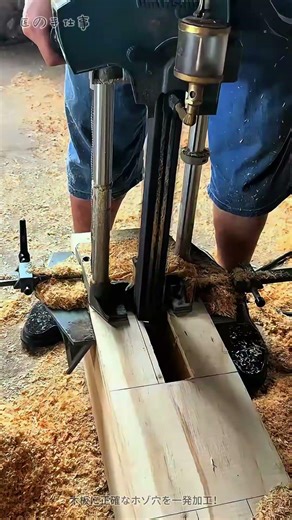 一瞬で完璧ホゾ穴🔥Mortise Machine Magic #木工 #職人技 #woodworking #shorts