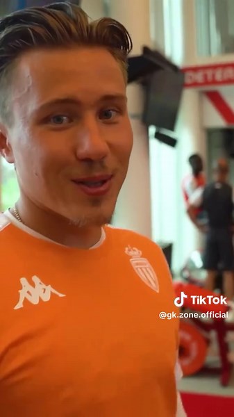 Pre training ACTIVATION, Take Notes 🧤⚽️📝 We talk about some preparation for the shoulders, and we'll do 20 seconds on each side. #tracks #kilometers #goalkeepers #warmup #distance #running #asmonaco #moderngoalkeeping #footballtok