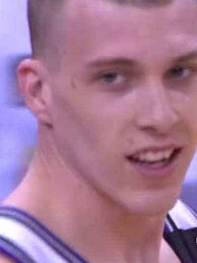 Jason Williams Legendary Elbow Pass in NBA