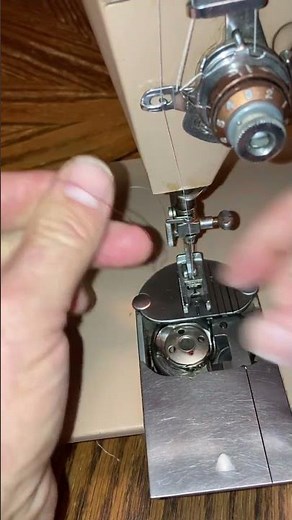 Singer 401A placing the bobbin