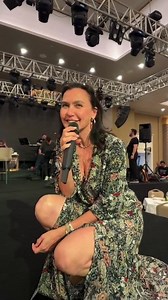 Sevval Sam on Instagram: "Müzik iyileştirsin hepimizi.. 🎶 herkese iyi bayramlar 🍬🌈🍭🌺❤️"