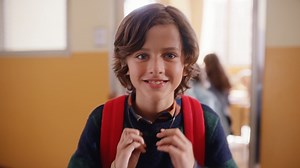 7.3K views · 71 reactions | Sono tanti i motivi per fare il conto alla rovescia aspettando il suono della prima campanella: gli abbracci dei compagni di scuola, i sorrisi delle maestre e i giochi durante la ricreazione. Scegli il look giusto con la nuova collezione Back to School OVS. Scoprila in store e online.​ www.ovs.it/back-to-school | OVS | Facebook