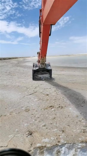 1.6K views | He’s Not Shoveling Snow — He’s Mining White Gold! ❄️ #SaltMining #WhiteGold #HiddenTreasure #SatisfyingWork #EngineeringMarvel | scottie peterson | Facebook