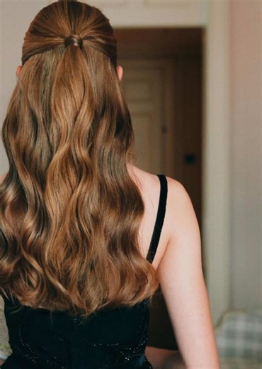 Merlina y Agnes bailando al ritmo de Pericles