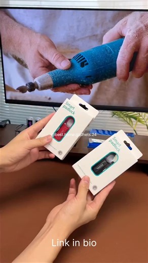 Best Home Gadgets 24 on Instagram: "🔗 Link in bio 👉 @best.home.gadgets.24 ✨ 🔒 New-Gen Fingerprint Padlock No keys. No codes. Just your fingerprint 👆✨ ✅ Unlocks in seconds ✅ Stores multiple fingerprints ✅ Strong, durable & travel-friendly ✅ Perfect for bags, lockers & desk setups Smart security made simple 🔐 Would you trust fingerprint tech? 🤔👇 #UK #FYP #FingerprintPadlock #SmartLock #CoolGadgets #TechFinds #DeskSetup #EverydayCarry #TikTokShop #BlackFridayGifts #TikTokMadeMeBuyIt #GadgetF