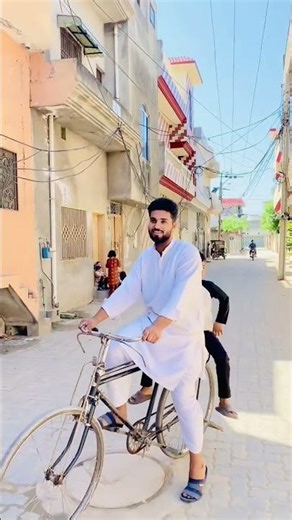 picha mor we dhola teri lor pai gai 🚲😂😜