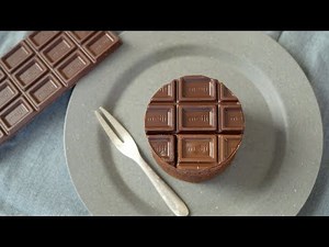 Round Chocolate Bar Chocolate Cake