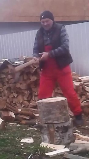 Effortless Wood Splitting Technique Revealed