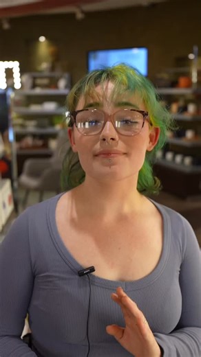 Alexia loves being part of our Associate Program, not just for the education, but for the community behind it. 💛 She knows she can ask for help with anything - color formulas, guest experience or just navigating the day-to-day, and there’s always someone ready to guide her. That’s what growth looks like at Ginger Bay: support, learning, and a team that truly has your back. 💯 | Ginger Bay Salon & Spa