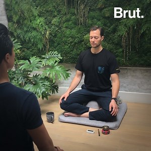Stressed out? Mindfulness meditation could help you cope, reframe, and reset. Here are some ways to practice it. 🧘🧠 | Brut