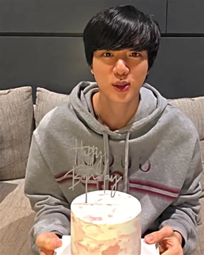 5.6K views · 716 reactions | JIN SINGING HAPPY BIRTHDAY TO HIMSELF 拾 #JinDay #KimSeokjin #seokjin #jin #BTS #btsarmy #fblifestyle #highlights #BTSL0VE #fypシ | BTS L0VE | Facebook