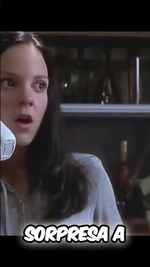 📞 Ghostface llama a Cindy - La escena más divertida de Scary Movie! 😂🔪