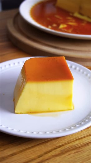 syun cooking | 材料3つ！レンジで4分だけ！タッパーそのまま巨大プリン作り方！ 材料 ◯プリン ・卵4個 ・牛乳400ml ・砂糖50g ◯カラメル ・砂糖50g ・水大さじ1 ・水大さじ1 Ingredients: Pudding 4 eggs 400ml milk 50g sugar... | Instagram