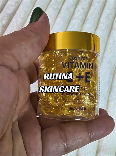 Cápsulas de retinol con vitaminas C y E: rutina antiedad eficaz