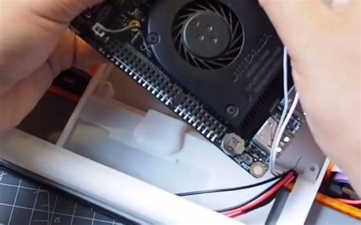 【数码DIY】DIY一台掌上小电脑，这样我就可以随时随地能够愉快的“敲代码”了。