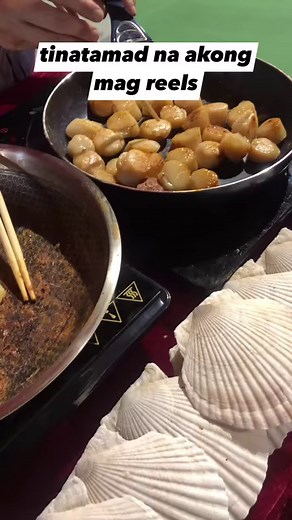 scallops an edible bivalve mollusc with a ribbed fan shaped shell.scallops swim by rapidly opening and closing the shell valves. #facebookreels #seafoodlovers #everyone #highlights | Maria Aronico