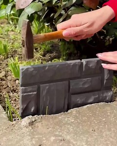 92K views · 271 reactions |  Vytvorte si úhľadnú a štýlovú záhradu s naším plotom s tehlovým vzhľadom.  Odolný a ľahko sa inštaluje - nepotrebujete žiadne náradie! ✨ Perfektne sa hodí na ohraničenie, chodníky alebo kvetinové záhony. Kliknite teraz | Frilla | Facebook