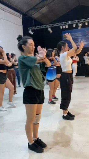 🎭 ¡Se viene Aladdin el musical! 🪔 La Ciudad de Agrabah se está preparando con todo 🎶 Así vivimos los ensayos de los chicos y chicas de @comediamusical.lomas que subirá a escena en el mes de octubre. ¿Estás listo? @federico.otermin @soltischik @matiasgasparrini @municipiomlz @julio.lis @facu.pola @mariainesalcaro @lau.miele | Cultura Lomas