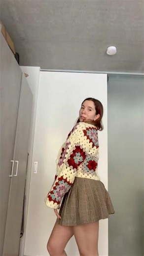 How to Style a Granny Square Cardigan – Outfit Ideas #beginnerknitting #crochet #cardigan