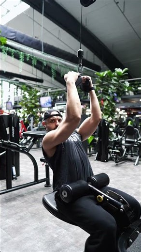 How to do close grip lat pull down