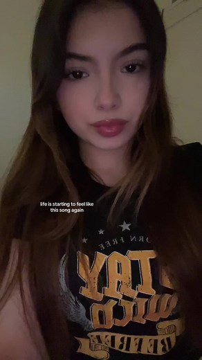 Life Turning into Prom Queen Song by Beach Bunny