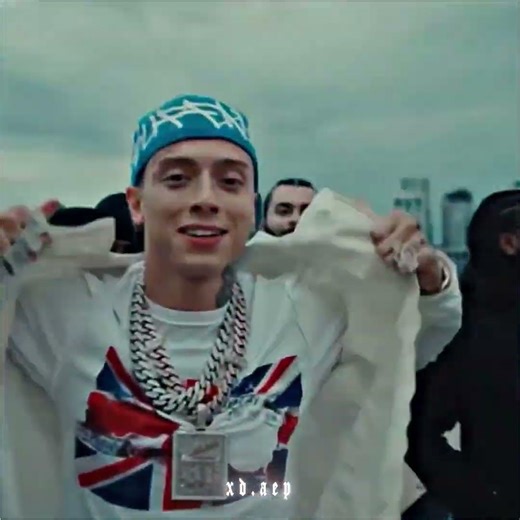 After Effects must have keyframes selected from one layer in order to export them as text.