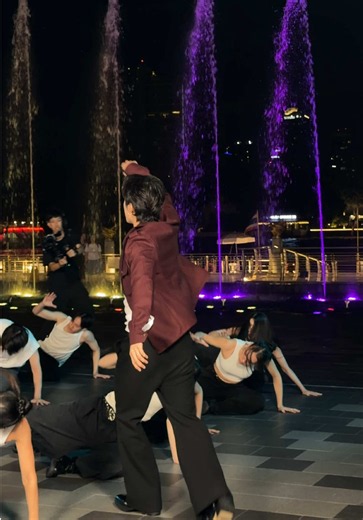 แบคกราวเป็นน้ำพุซีนยิ่งใหญ่สมฐาท่านมากค่ะ ⛲️🔥❤️‍🔥 OVERHOPED AT ICONSIAM #OVERHOPED_OFFTHESTAGE #SVRN #SOVEREIGN #ICONSIAM