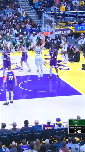 Everybody got out of the way for this Giannis Antetokounmpo slam 😬 🌟 Make your ALL-STAR pick with #NBAAllStar Voting presented by vivo 👉 https://bit.ly/PH-ASV26 #NBAPhilippines #NBAHighlights | NBA Philippines