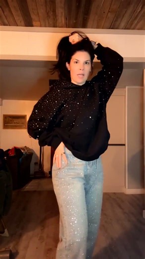 EVERYTHING to know about this AE rhinestone sweatshirt