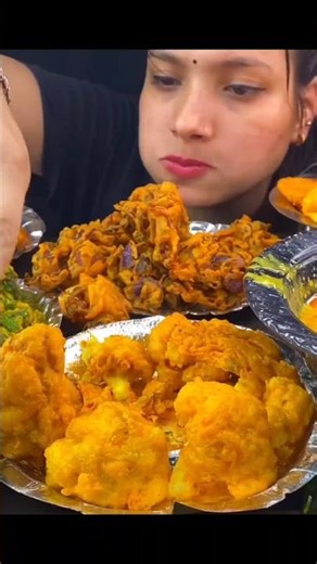 ASMR: Eating Different Types Of Pakoda Eating Challenge 😍😋Dum aloo Gobi onion beingan pakoda Mukbang