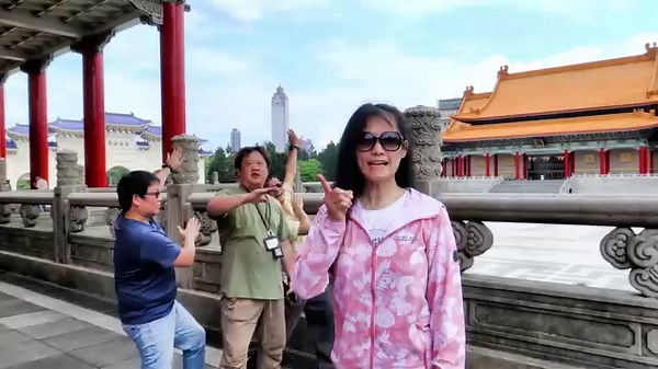 66K views · 221 reactions | 想用照片紀錄生活~ 但手機容量又不夠用了~怎麼辦？ 挖哇哇~ Google One來神助攻了拾 快來看看怎麼設定吧！✍️ #GoogleOne #每月只需一點零錢就可以申辦 #線上辦 https://reurl.cc/M8x1km #水曜FUN一下 https://youtu.be/TAM72vaeExw | 中華電信客服Q博士 | Facebook