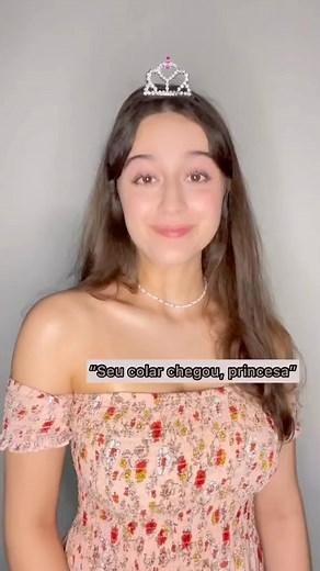 Marianna Alexandre on Instagram: "#pov Todos ganham um colar com a foto da sua alma gêmea, mas você é uma princesa | #povs #drama #maripovs"