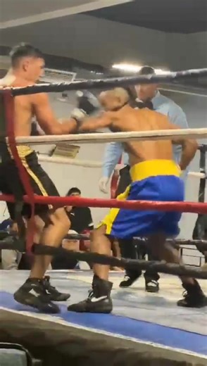TREMENDO KO DE ZACARIAS! El sábado pasado, en el Centro Asturiano de Lanus, Adolfo Gabriel Zacarias (1-1; 1KO) noqueó en primer round a Alexis Bonilla (2-8; 1KO). Felicidades @copee_zacarias #box #boxeo #boxing #cercadelring #CDREnTodosLados | CERCA DEL RING - Oficial.